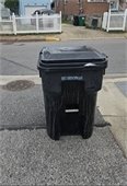 Trash bin